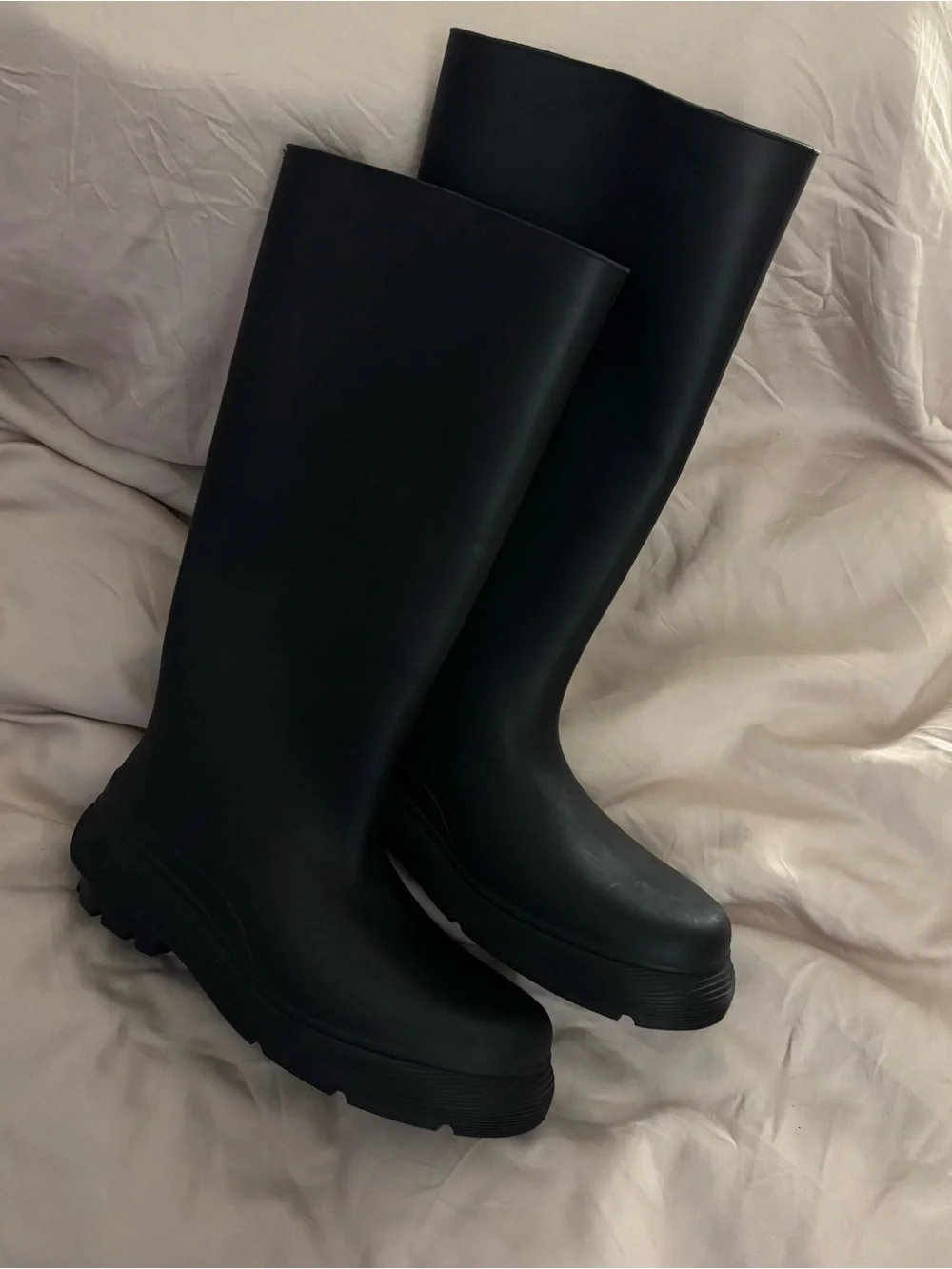 Zara minimalist knee